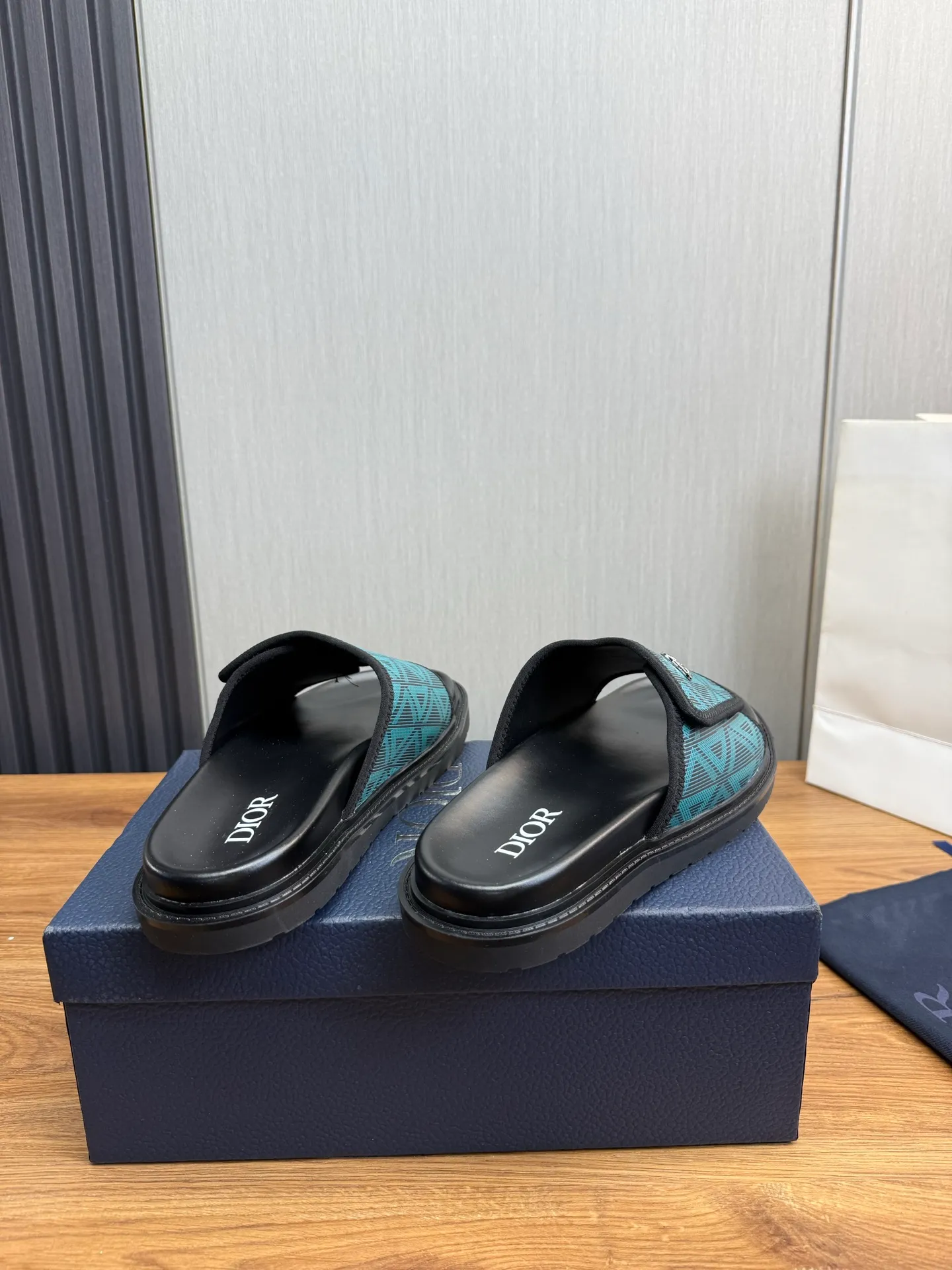 Men's shoes 💰320💰 Dior. Popular slippers hot sale 🔥 Available all year round ✅ Original original material 🩴 SIZE: 38-46 (45.46 non-refundable)